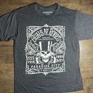 Guns 💪 and 🌹 Tshirt